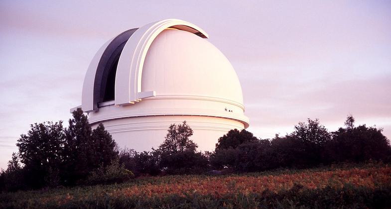 Palomar Observatory dome opening dusk. Photo by Coneslayer.