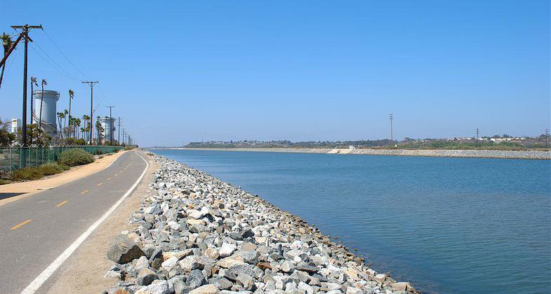Santa Ana River looking upstream near the river mouth. Bike and pedestrian path to left. Photo by Basar.