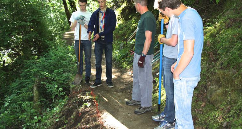 Eagle Scout project on the trail. Photo by Larry B. Smith.