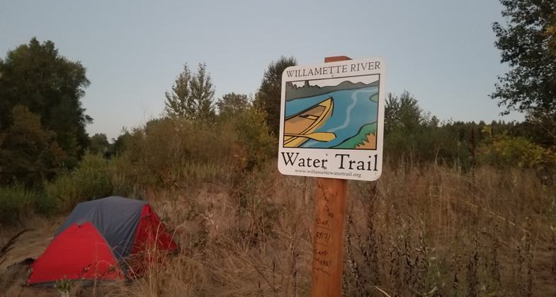 Paddling along the Willamette River Water Trail.