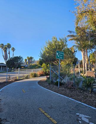 Ventura River Trail at Rex Street Trailhead near Art City stone garden. Photo by Sue Crowe.