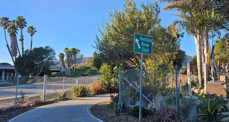 Ventura River Trail at Rex Street Trailhead near Art City stone garden. Photo by Sue Crowe.