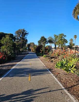 Ventura River Trail at Rex Street Trailhead near Art City stone garden. Photo by Sue Crowe.