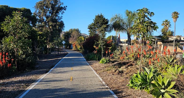 Ventura River Parkway Trail at Foster Park. Photo by Kathy Bremer