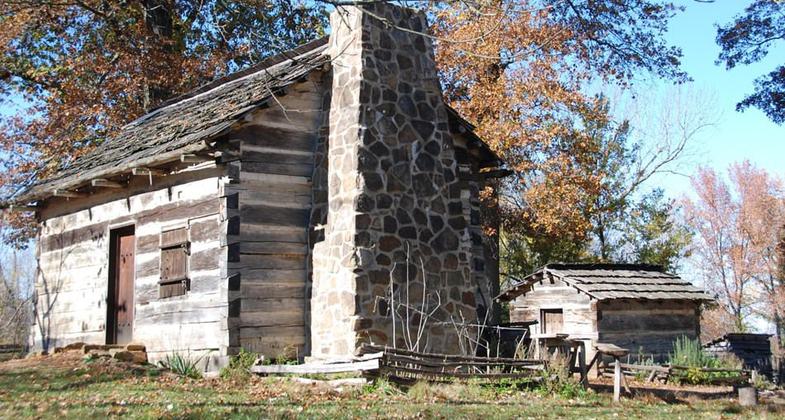 The homestead is typical of the of the 1820s. It is located on four of the original 160 acres owned by Thomas Lincoln. Photo by NPS/Paula Alexander.