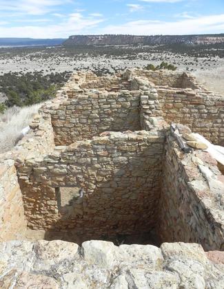 Ruins atop El Morro cliffs at El Morro National Monument, New Mexico. Photo by Fredlyfish4/wiki.