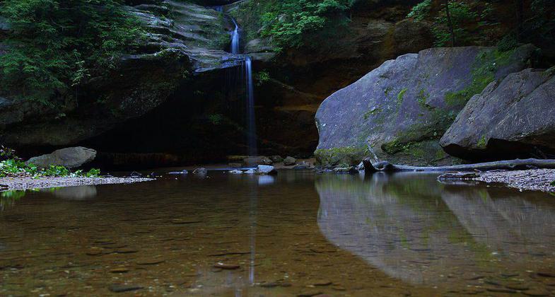 Old Man's Cave, another sight along the trail. Photo by ForestWander.