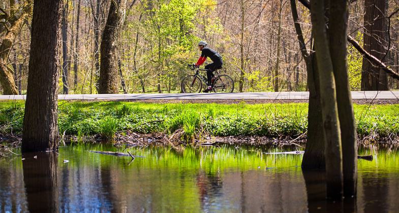 A very popular cycling route in Cleveland Metroparks. Photo by Kyle Lanzer.