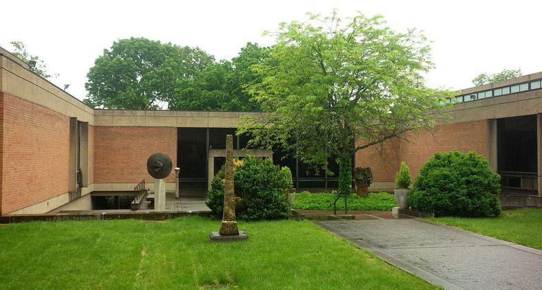 Courtyard of the Huntington Museum of Art, Huntington, West Virginia. Photo by Daderot/wiki.