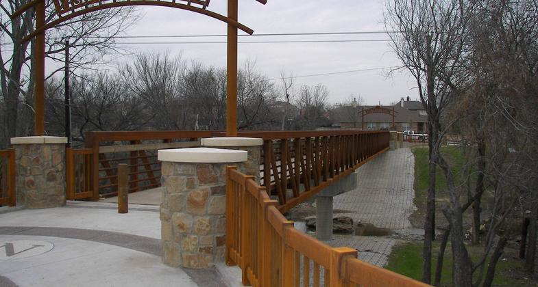 The Nancy Dillard Lyon Trail is part of the Fish Creek Linear Trail. Photo by City of Grand Prairie.