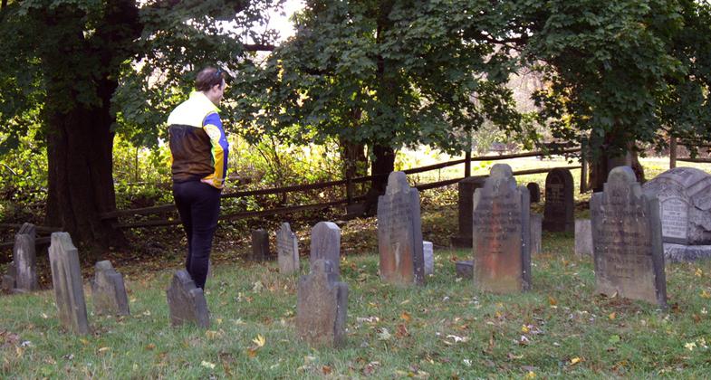 Dravo Cemetery. Photo by Mary Shaw.