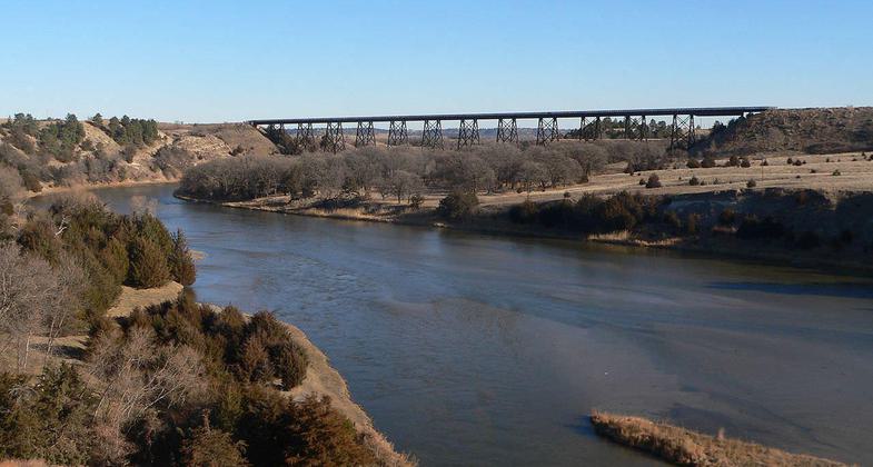 Bridge carrying Cowboy Trail across Niobrara River southeast of Valentine, Nebraska. Photo by Ammodramus/wiki.