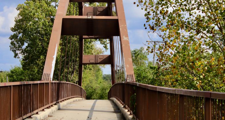 2-mile marker of the Aurora Branch of the Illinois Prairie Path. Photo by Tomjackson/wiki.