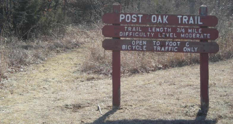 Post Oak Trail Trailhead; https://www.singletracks.com/photo.php?p=69959. Photo by Schmo.