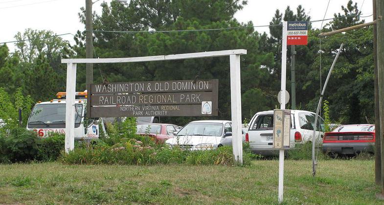 Washington and Old Dominion Trail at Falls Church. Photo by Slowking4.