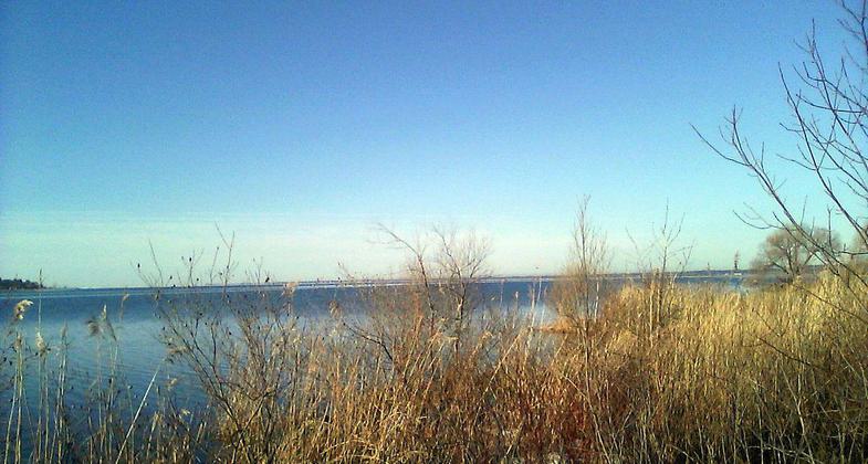 Looking over Little Bay de Noc from Gladstone, Michigan, USA. Photo by San906/wiki.