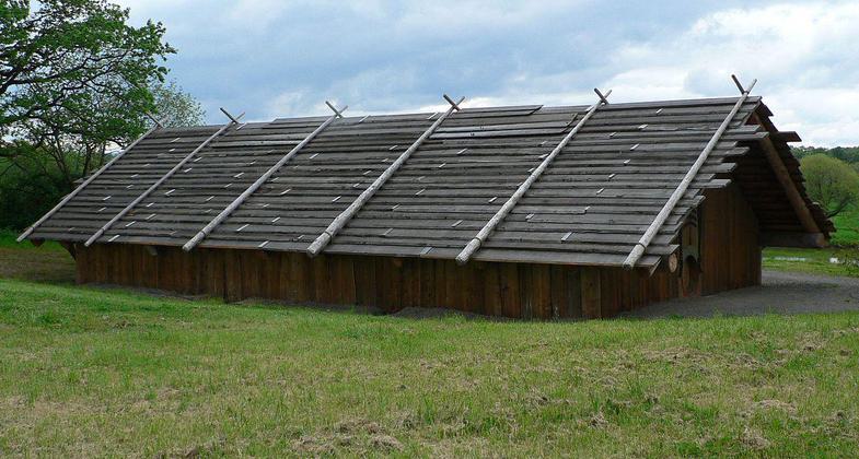 Cathlapotle Plankhouse (a 2005 full-scale replica of a Chinookan-style cedar plankhouse). Photo by Walter Siegmund.