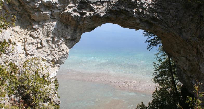 Skull Cave on Mackinac Island. Photo by Notorious4life (talk) wiki.