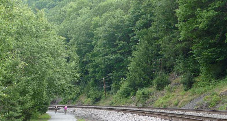 A section of the Lehigh Gorge Trail, near Jim Thorpe, PA. Photo by Listroiderbob2.