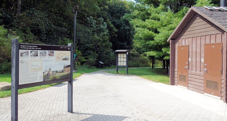 Staple Bend Tunnel Trail - trailhead. Photo by Jim Walla.