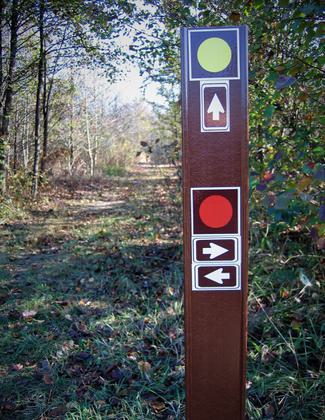 All trail intersections are marked and correspond to the trail map shown on kiosks at 2 main trailheads, and on the CH website. Photo by Lew Gorman III.