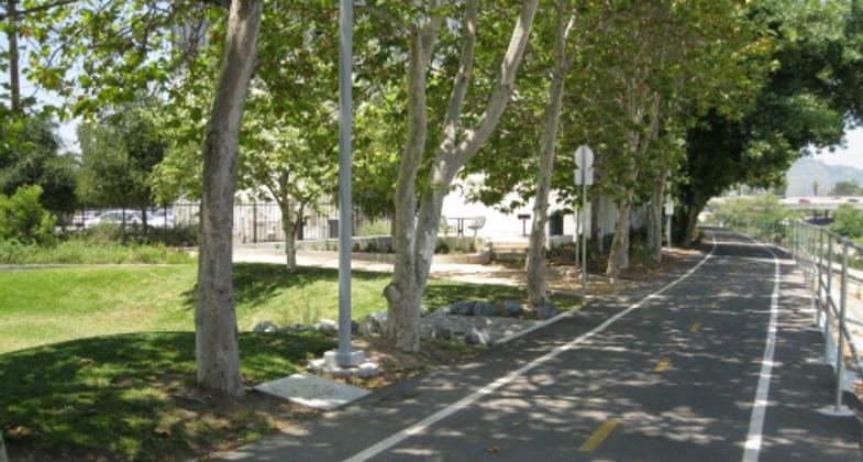 LA River Trail at the SMMC/MRCA Marsh Park. Photo by City of LA, LA River Project Office