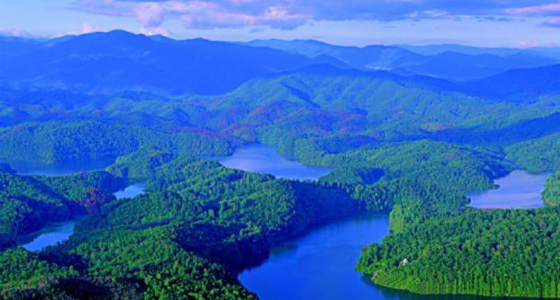 Fontana Lake. Photo by Unknown/Pintrest
