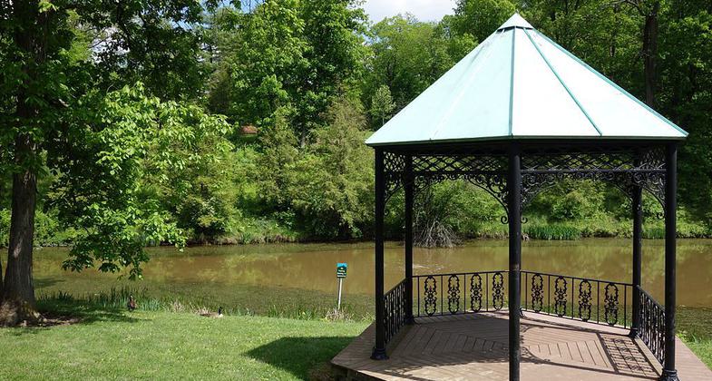 Mount Airy Arboretum, set within Mount Airy Forest. Photo by Daderot/wiki.