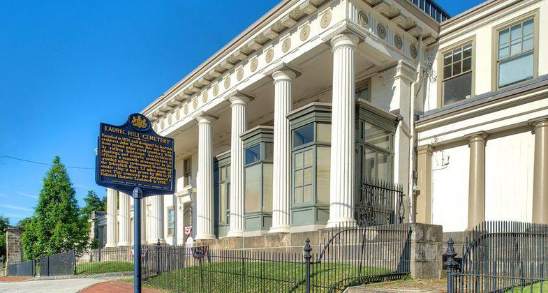 Laurel Hill Cemetery Gatehouse. Photo by Bestbudbrian.