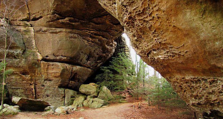 The South Twin Arch at the Big South Fork National River and Recreation Area in Scott County, Tennessee, USA. Photo by Brian Stansberry.