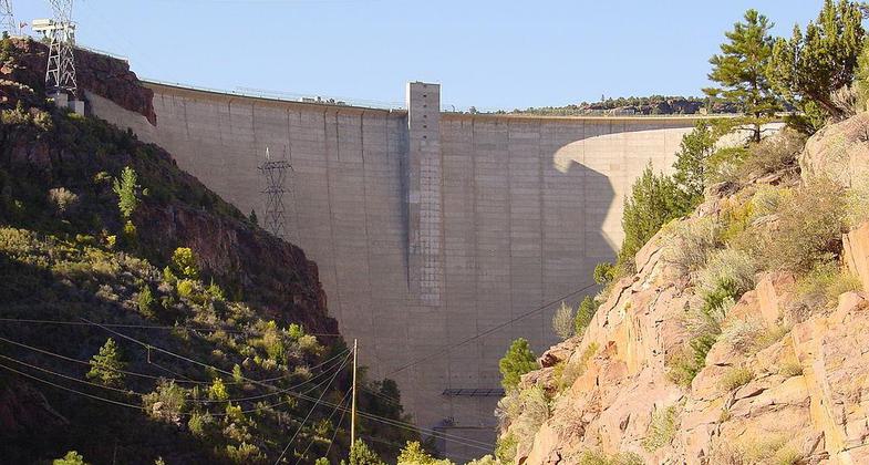 Flaming Gorge Dam Bottom View. Photo by Frans-Banja Mulder wiki.