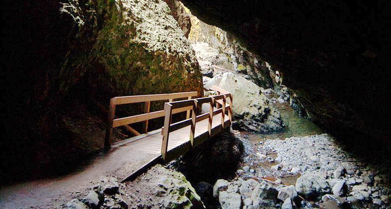 Bridge through Boulder Cave. Photo by Samantha Levang.