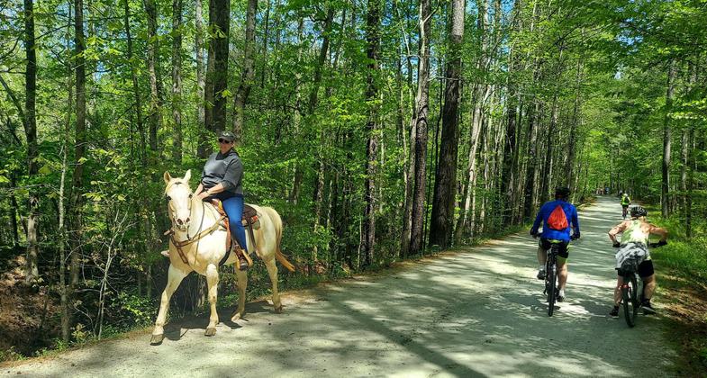 2023 Photo Contest Winner: Trail Sharing. Photo by Dave & Renee Connelly