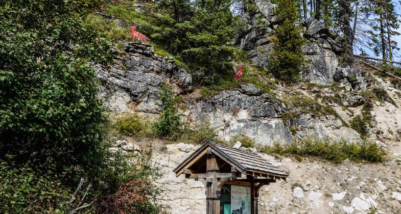 This image shows the three Govedare wolf sculptures, and an interpretive kiosk at the Kettle Crest Trailhead. Photo by Shelly Stevens.